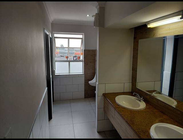 362M² OFFICE TO LET IN FOURWAYS